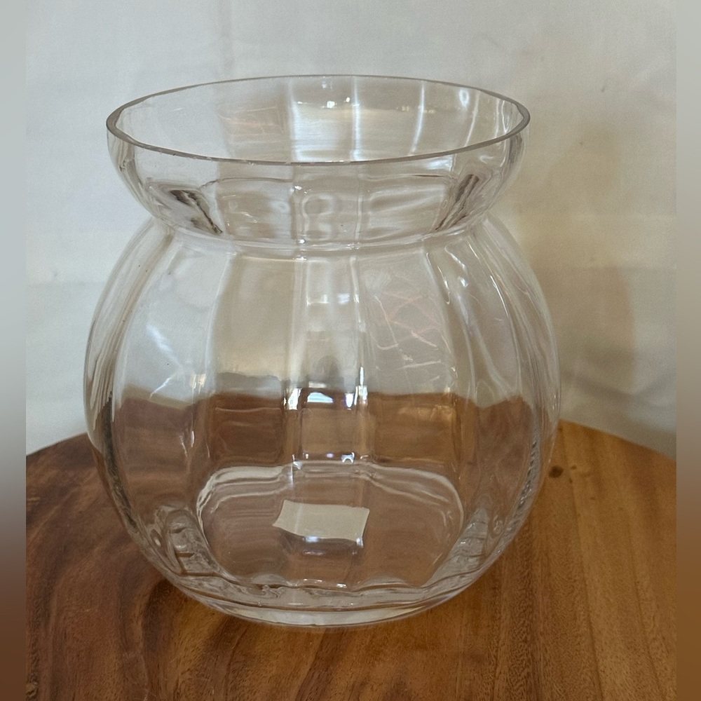 555- Clear Glass Vase